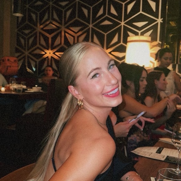 Meet your Posher, Baylie - Picture 2 of 2